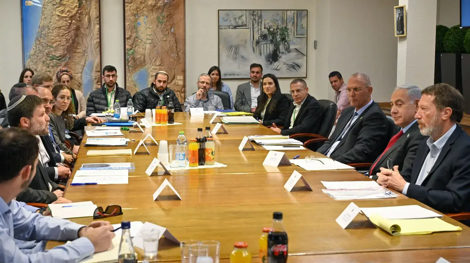 ראש הממשלה בנימין נתניהו ושר האוצר בצלאל סמוטריץ' בדיון הכנה לתקציב המדינה לשנים 2023-2024, הקריה בתל-אביב, 13 בפברואר 2023 ראש הממשלה בנימין נתניהו ושר האוצר בצלאל סמוטריץ' בדיון הכנה לתקציב המדינה לשנים 2023-2024, הקריה בתל-אביב, 13 בפברואר 2023