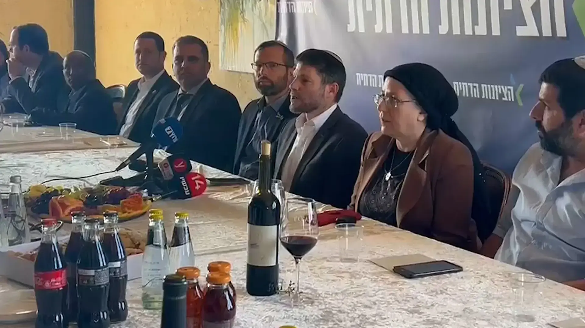 סמוטריץ' מגיב לגינוי מארה"ב: נסיר לחלוטין את המגבלות על הבנייה ביהודה ושומרון
14.02.23