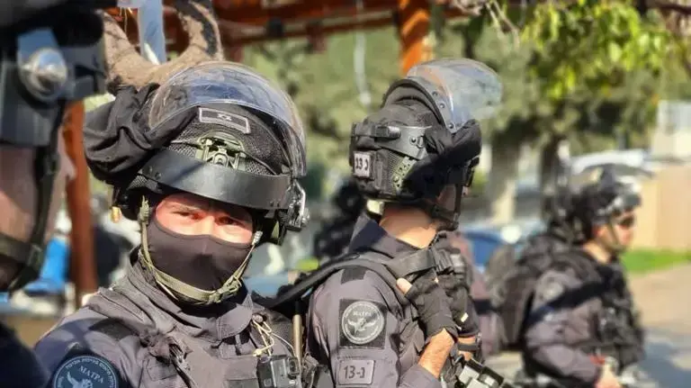 המשטרה והוועדה המקומית לתכנון ובניה הרסו מתחם מגורים שנבנה ללא היתר, עכו, 14 בפברואר 2023