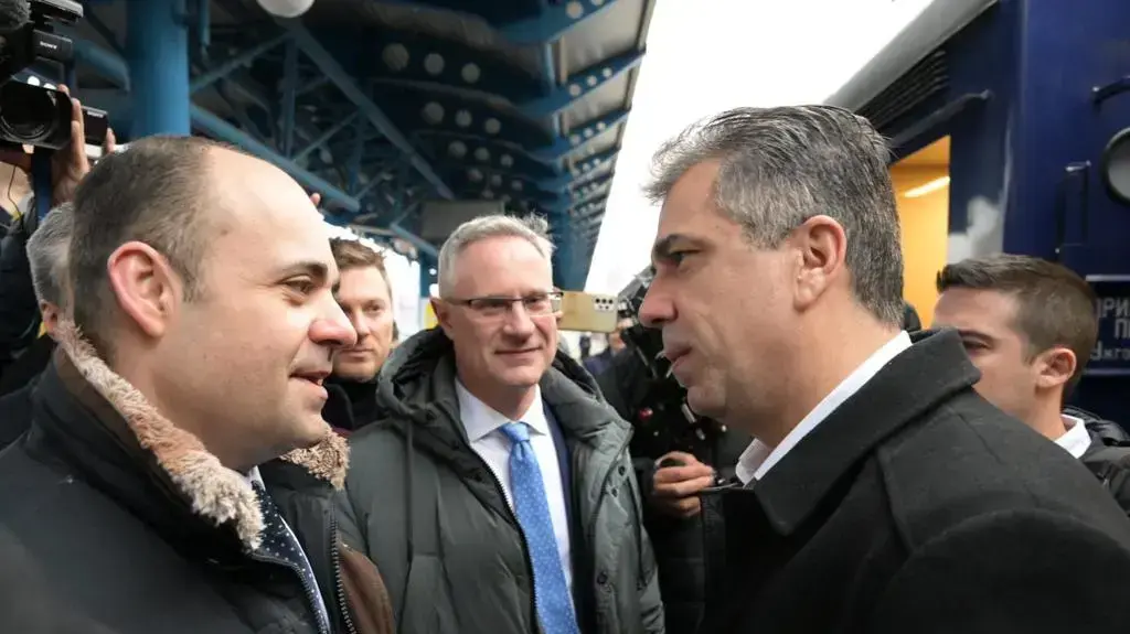 שר החוץ אלי כהן עם שגריר ישראל באוקראינה מיכאל ברודסקי, בביקור בקייב, אוקראינה, 16 בפברואר 2023 שר החוץ אלי כהן עם שגריר ישראל באוקראינה מיכאל ברודסקי, בביקור בקייב, אוקראינה, 16 בפברואר 2023