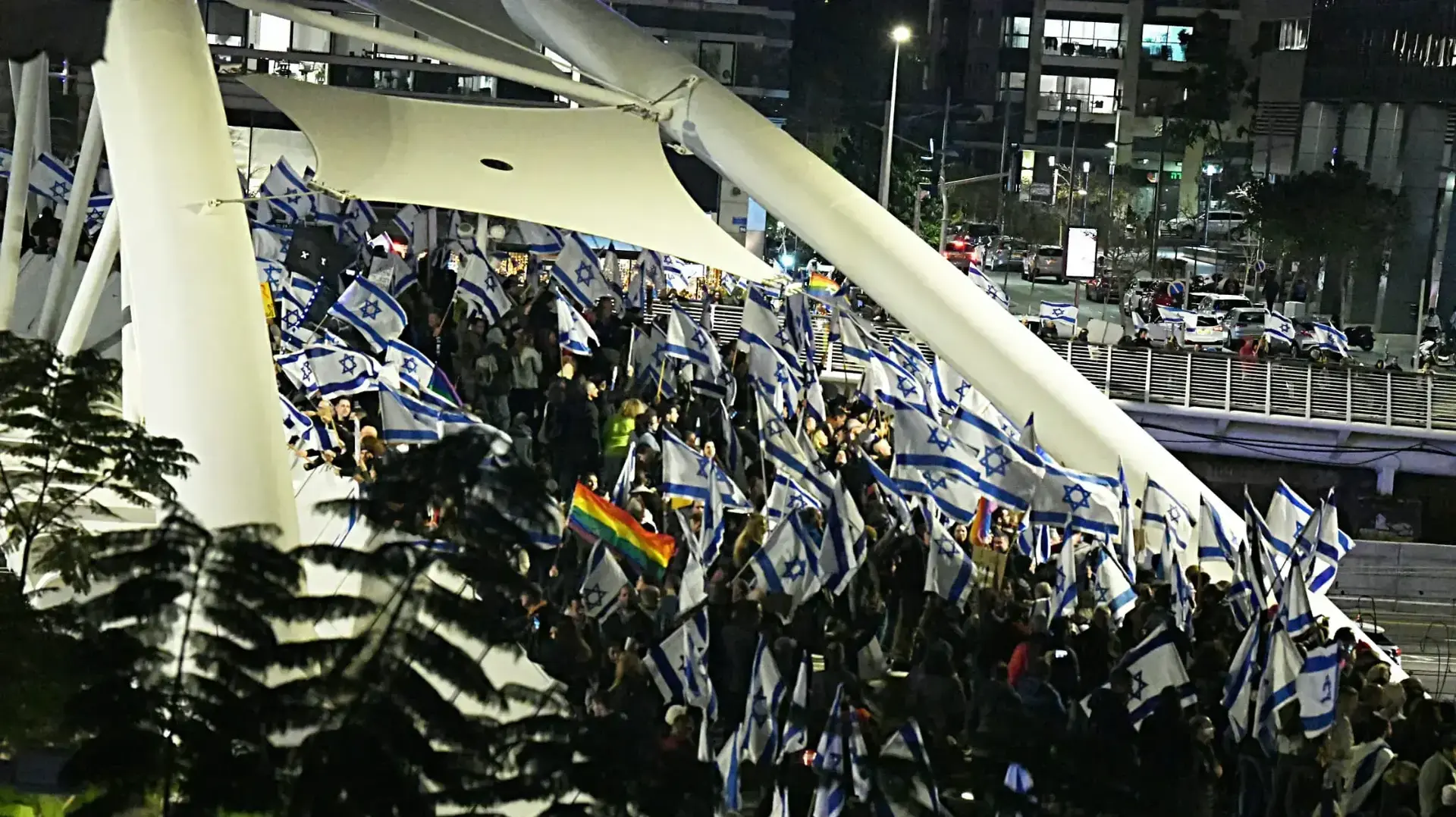 הפגנה נגד המהפכה המשפטית, תל אביב, 18בפברואר 2023 הפגנה נגד המהפכה המשפטית, תל אביב, 18בפברואר 2023