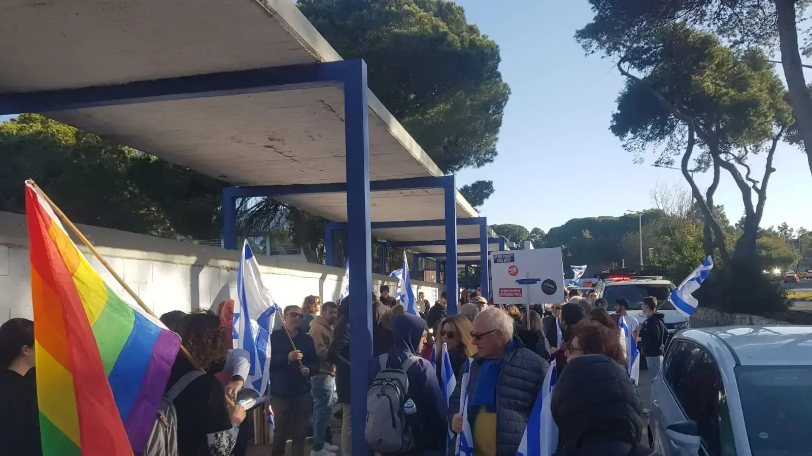 הפגנה נגד המהפכה המשפטית, בי"ס הריאלי חיפה, 20 בפברואר 2023 הפגנה נגד המהפכה המשפטית, בי"ס הריאלי חיפה, 20 בפברואר 2023