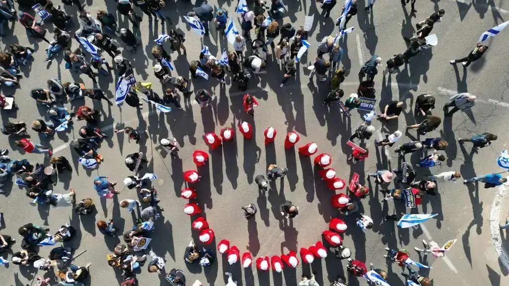 הפגנה נגד המהפכה המשפטית,תל אביב, 20 בפברואר 2023 הפגנה נגד המהפכה המשפטית,תל אביב, 20 בפברואר 2023