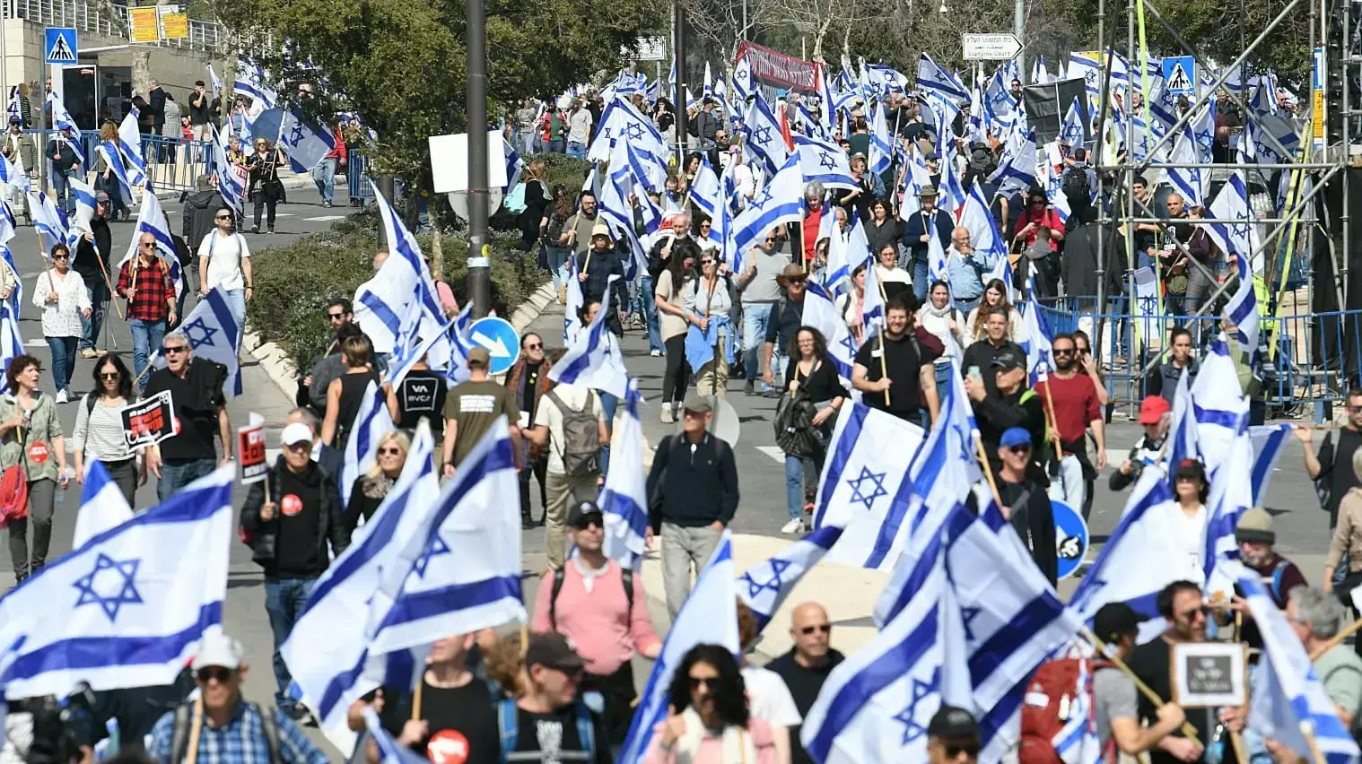 הפגנה נגד המהפכה המשפטית, סמוך לבית המשפט העליון, ירושלים, 20 בפברואר 2023 הפגנה נגד המהפכה המשפטית, סמוך לבית המשפט העליון, ירושלים, 20 בפברואר 2023