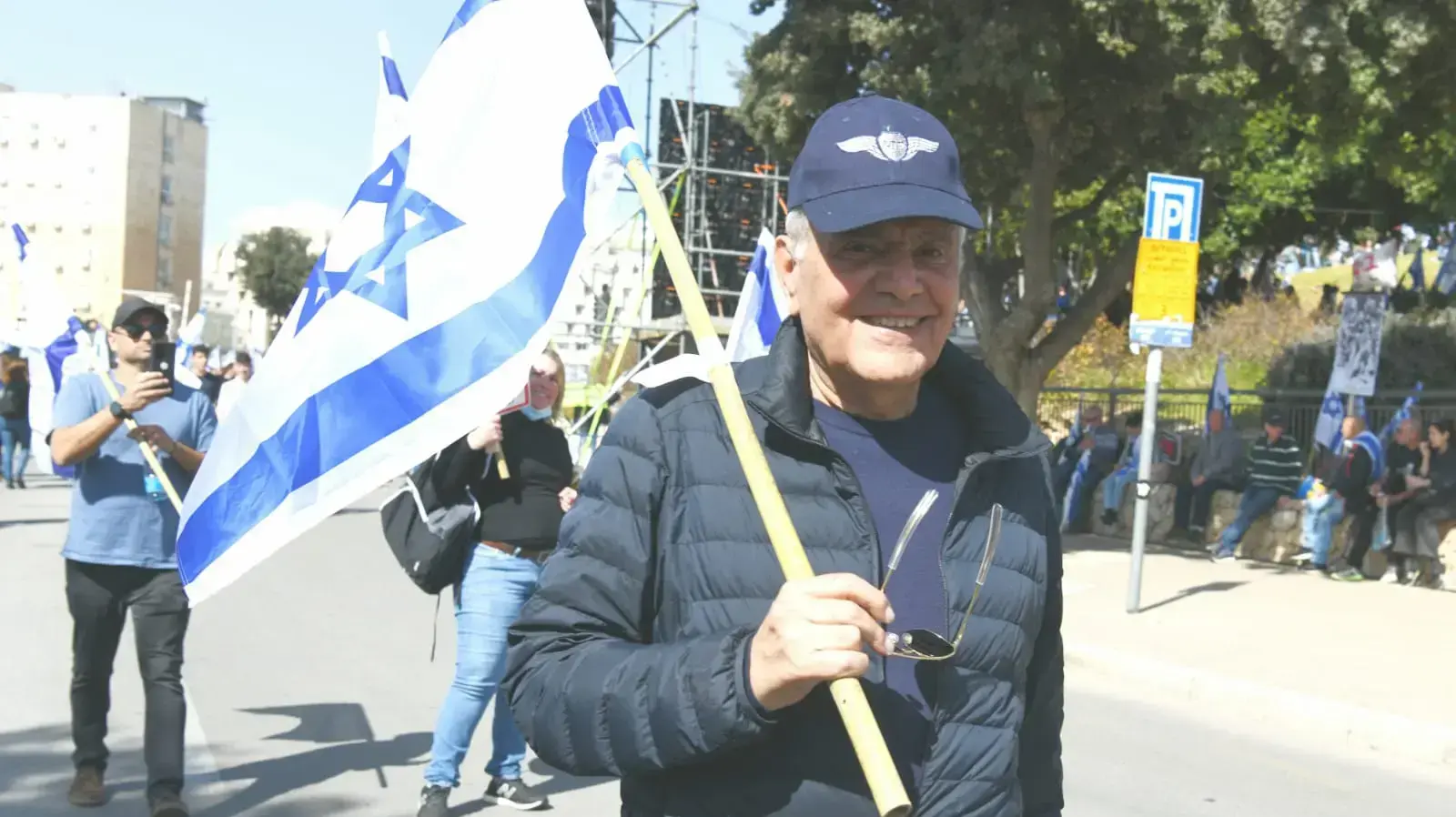 דן חלוץ, הפגנה נגד המהפכה המשפטית, מחוץ לכנסת, ירושלים, 20 בפברואר 2023 דן חלוץ, הפגנה נגד המהפכה המשפטית, מחוץ לכנסת, ירושלים, 20 בפברואר 2023
