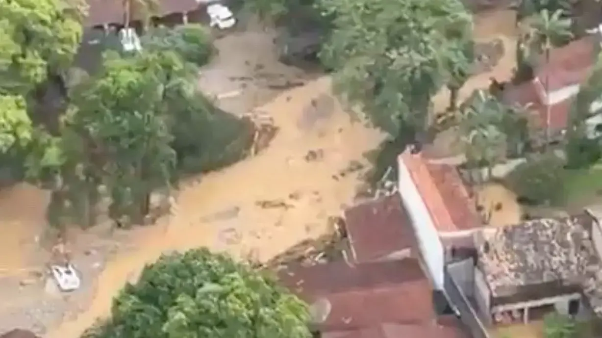 שיטפונות ומפולות בוץ בברזיל שיטפונות ומפולות בוץ בברזיל