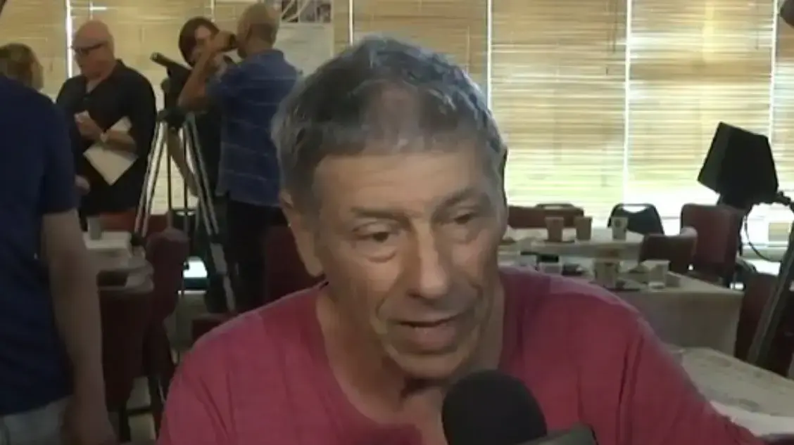 חנן גולדבלט במסיבת העתונאים של "חג המחזמר" בבת ים, במסגרתו העלה מחזמר שכתב, ספטמבר 2014 חנן גולדבלט במסיבת העתונאים של "חג המחזמר" בבת ים, במסגרתו העלה מחזמר שכתב, ספטמבר 2014