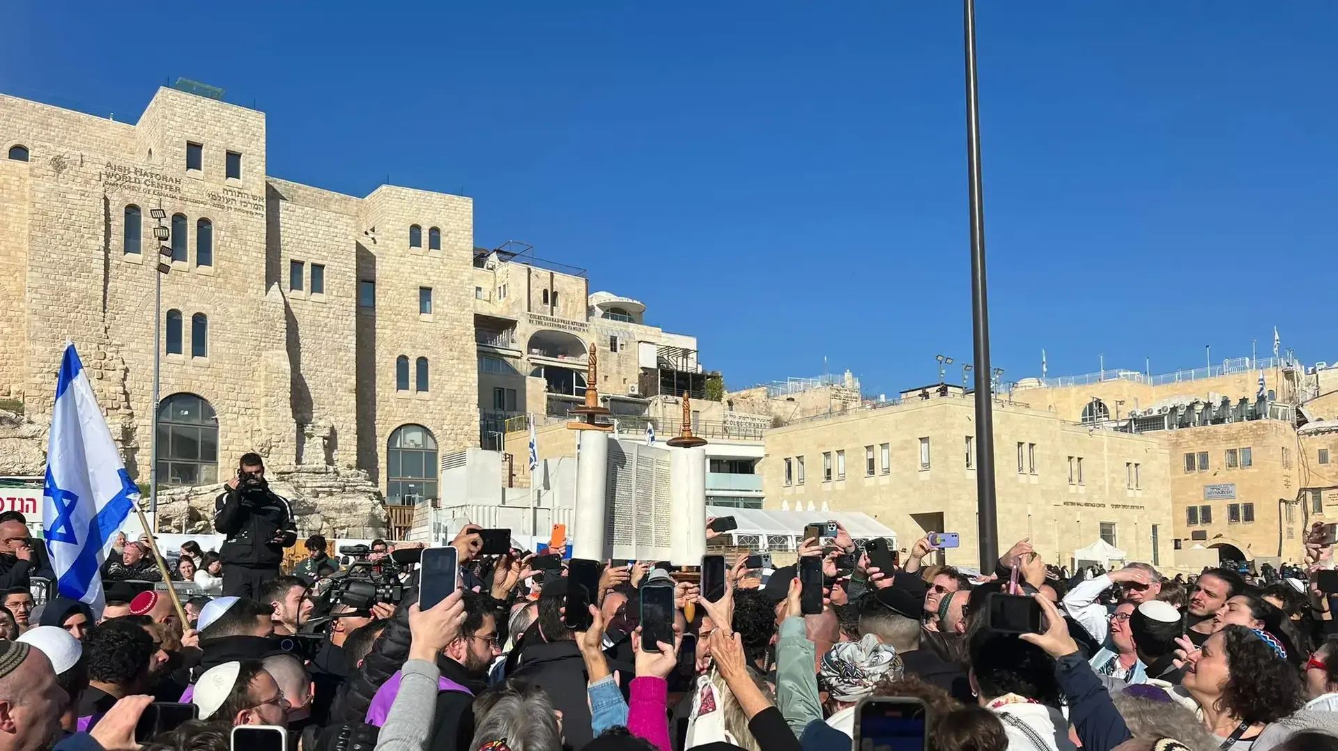 נשות הכותל בתפילת ראש חודש אדר, הכותל המערבי, 22 בפברואר 2023 נשות הכותל בתפילת ראש חודש אדר, הכותל המערבי, 22 בפברואר 2023