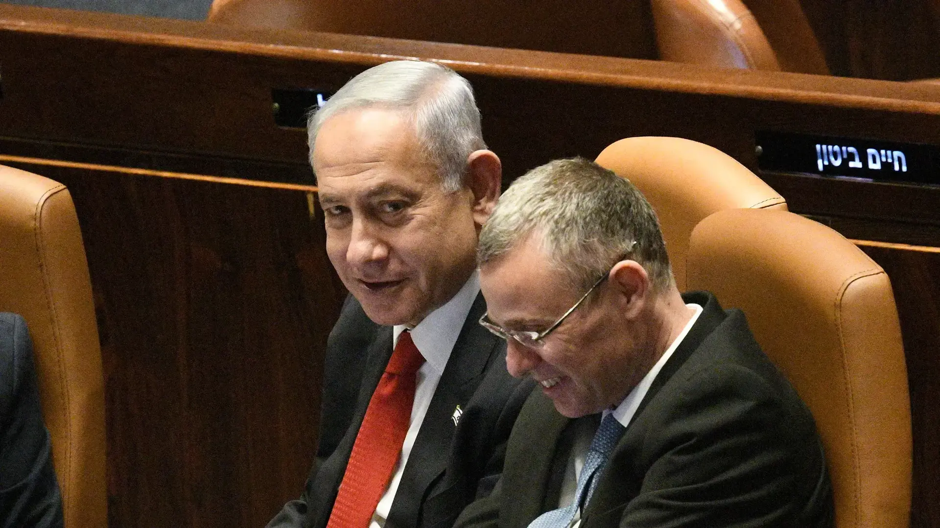 בנימין נתניהו, יריב לוין, מליאת הכנסת, 20 בפברואר 2023 בנימין נתניהו, יריב לוין, מליאת הכנסת, 20 בפברואר 2023