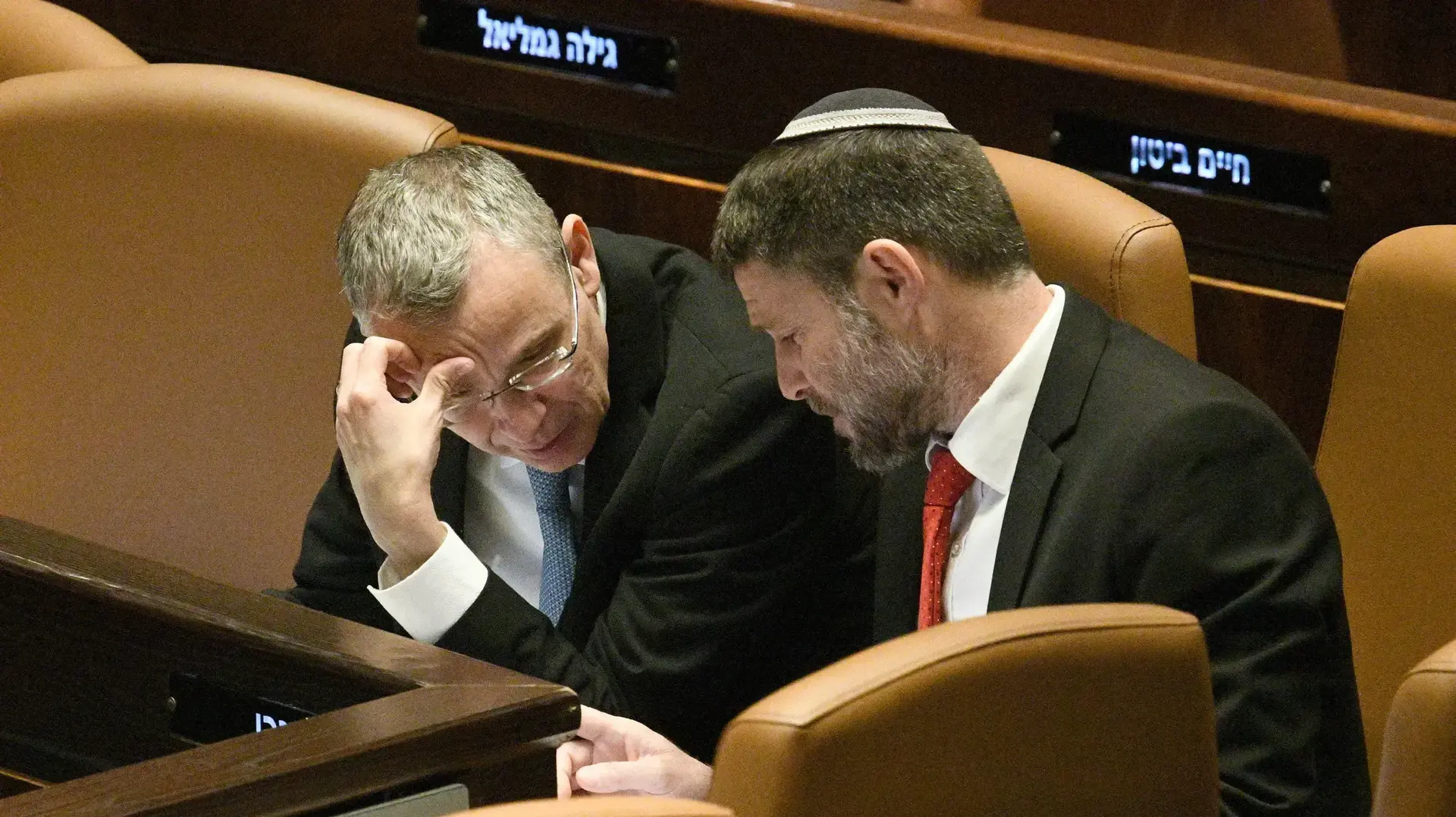 יריב לוין, בצלאל סמוטריץ', מליאת הכנסת, 20 בפברואר 2023 יריב לוין, בצלאל סמוטריץ', מליאת הכנסת, 20 בפברואר 2023