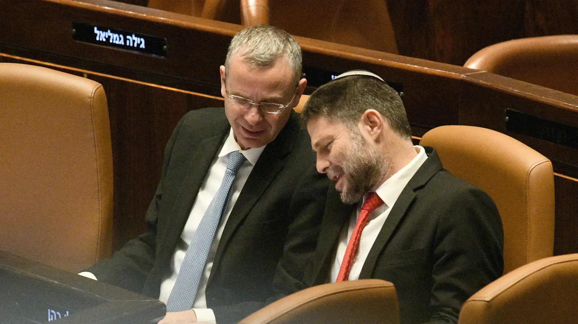 יריב לוין, בצלאל סמוטריץ', מליאת הכנסת, 20 בפברואר 2023 יריב לוין, בצלאל סמוטריץ', מליאת הכנסת, 20 בפברואר 2023