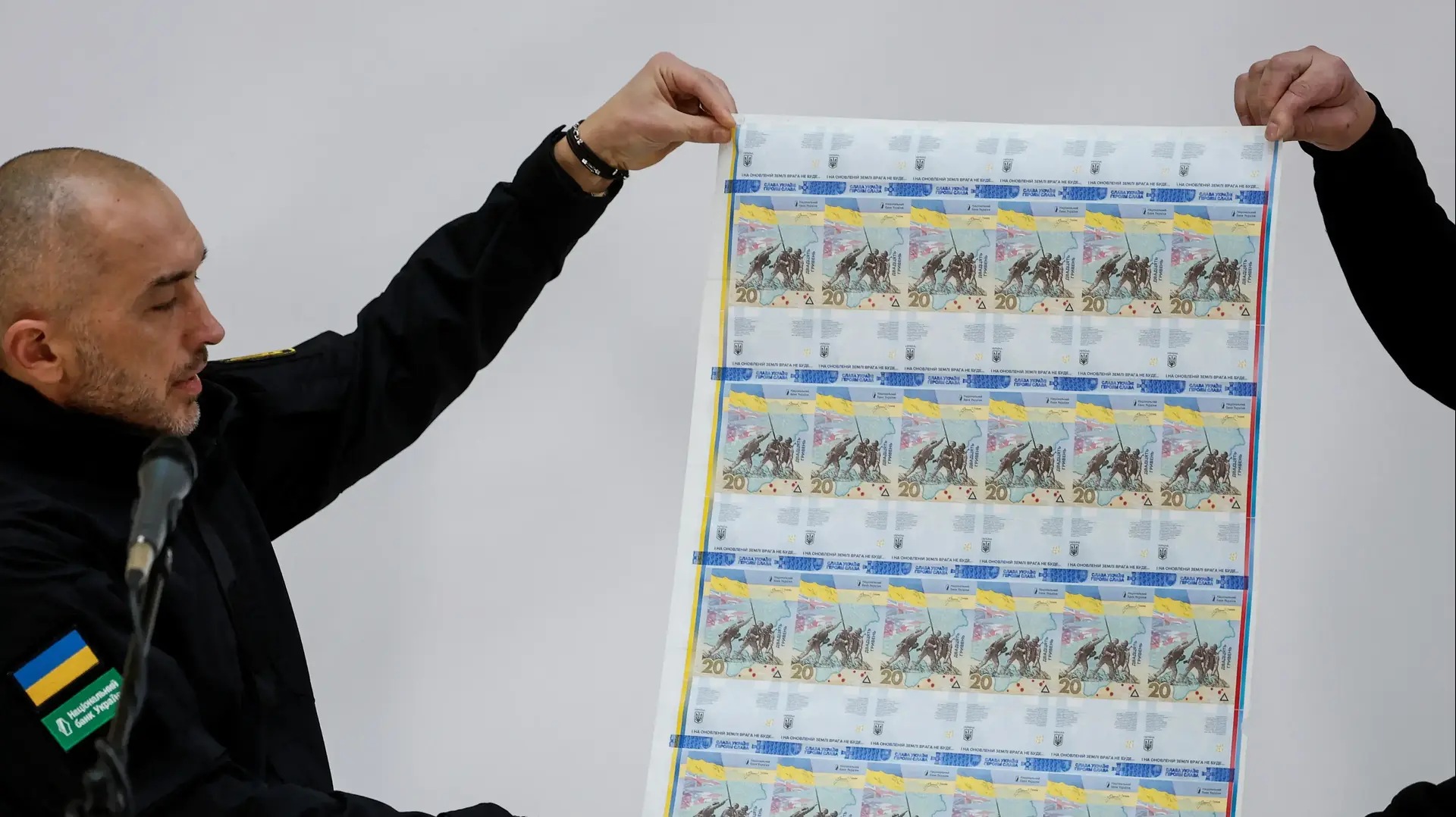 שטר חדש של 20 גריבנה לציון שנה למלחמה באוקראינה שטר חדש של 20 גריבנה לציון שנה למלחמה באוקראינה