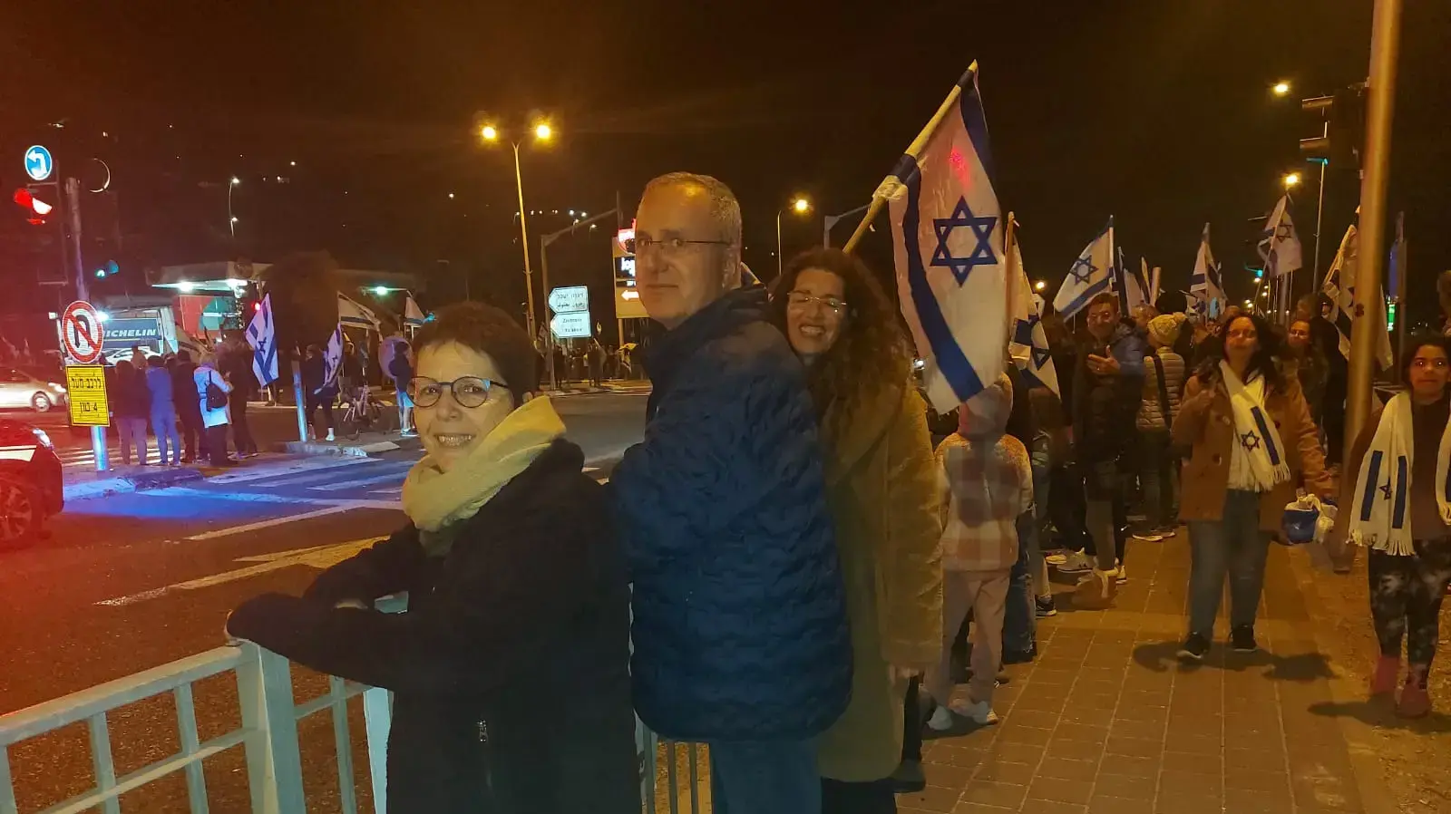 הפגנה בצומת הכניסה של זכרון יעקב - ראש המועצה של זכרון יעקב. חבר הליכוד - זיו דשא. 25 בפברואר 2023 הפגנה בצומת הכניסה של זכרון יעקב - ראש המועצה של זכרון יעקב. חבר הליכוד - זיו דשא. 25 בפברואר 2023