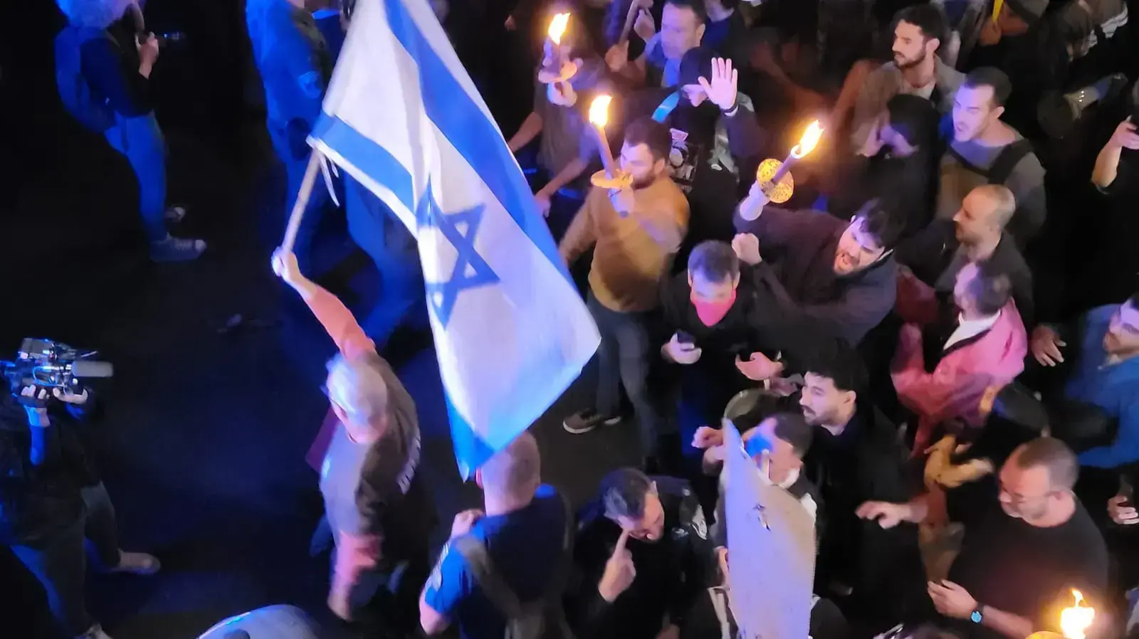 עימותים בין מפגינים לשוטרים במחאה נגד המהפכה המשפטית בתל אביב. 25 בפברואר 2023 עימותים בין מפגינים לשוטרים במחאה נגד המהפכה המשפטית בתל אביב. 25 בפברואר 2023