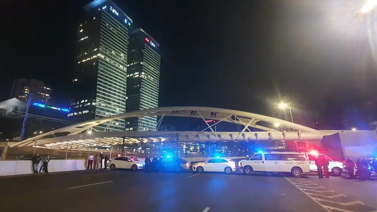 עימותים בין מפגינים לשוטרים במחאה נגד המהפכה המשפטית בתל אביב. 25 בפברואר 2023 עימותים בין מפגינים לשוטרים במחאה נגד המהפכה המשפטית בתל אביב. 25 בפברואר 2023