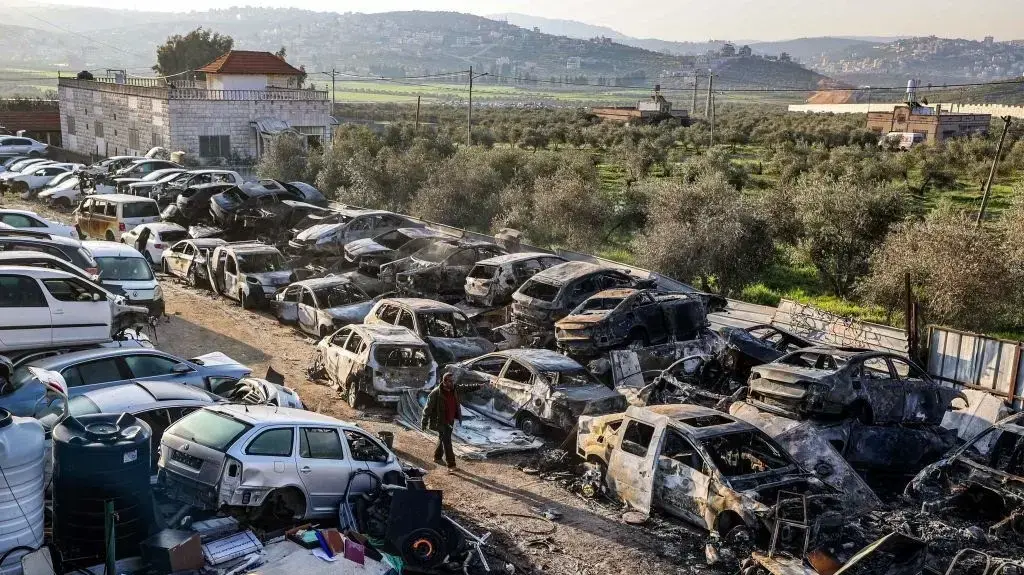 מכוניות שרופות לאחר הפרעות בחווארה, 27 בפברואר 2023 מכוניות שרופות לאחר הפרעות בחווארה, 27 בפברואר 2023
