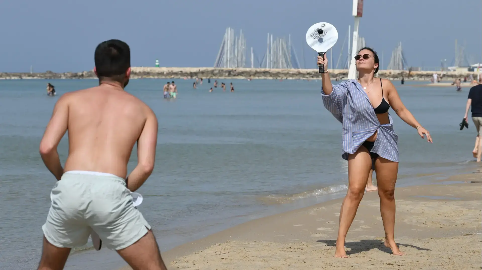 מזג אוויר קיצי בסוף פברואר, תל אביב. 28 בפברואר 2023 מזג אוויר קיצי בסוף פברואר, תל אביב. 28 בפברואר 2023