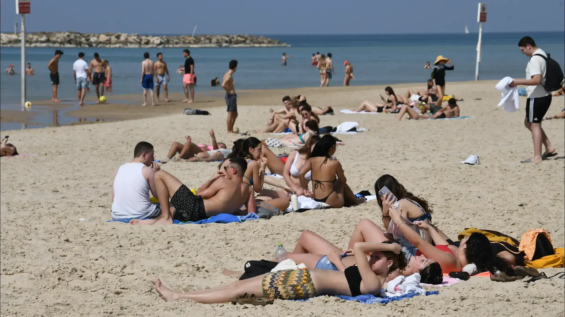 מזג אוויר קיצי בסוף פברואר, תל אביב. 28 בפברואר 2023 מזג אוויר קיצי בסוף פברואר, תל אביב. 28 בפברואר 2023