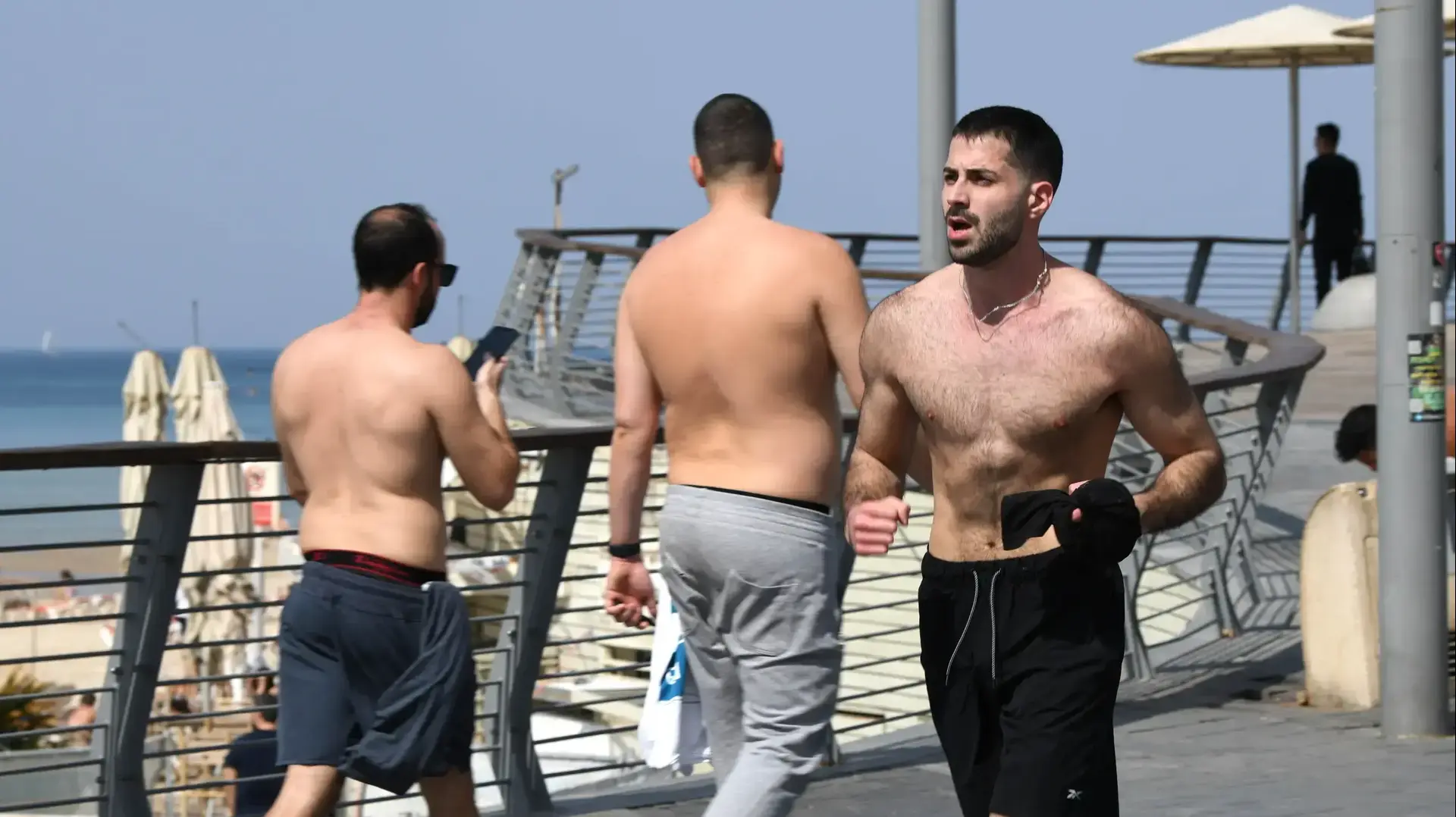 מזג אוויר קיצי בסוף פברואר, תל אביב. 28 בפברואר 2023 מזג אוויר קיצי בסוף פברואר, תל אביב. 28 בפברואר 2023