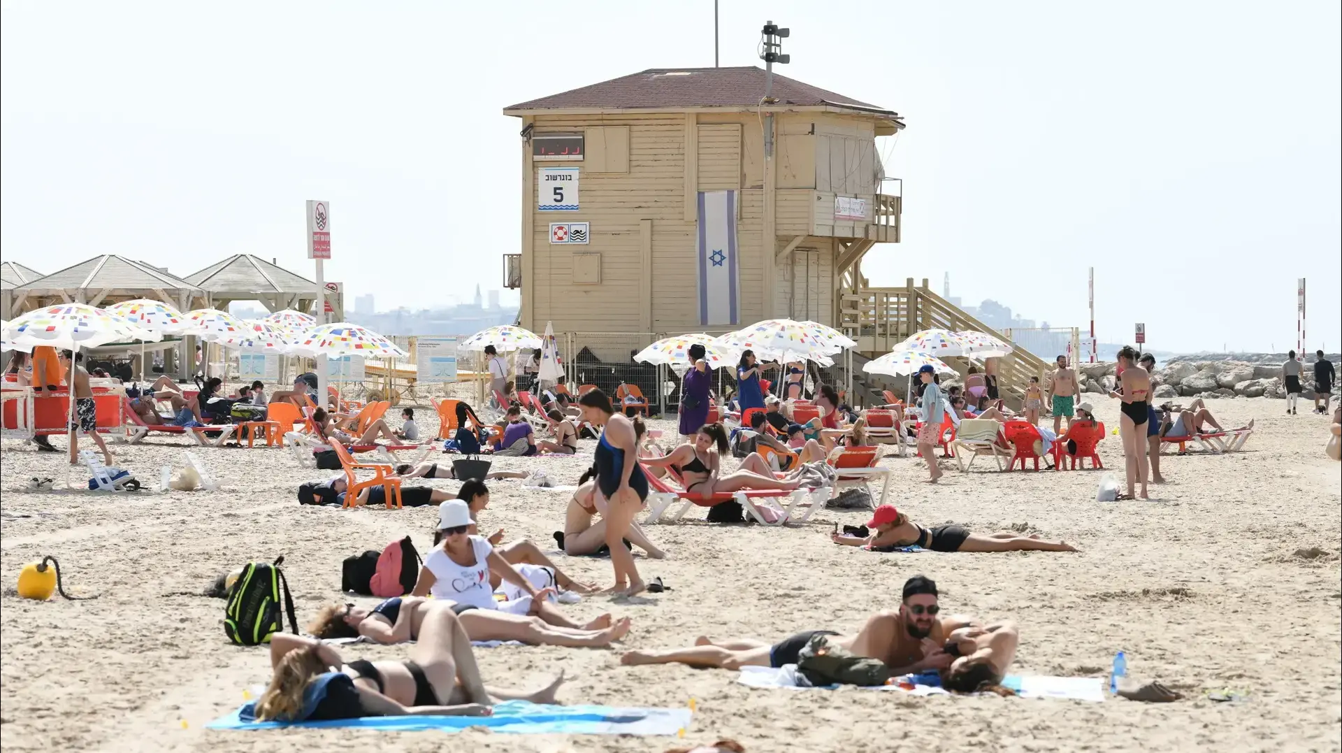 מזג אוויר קיצי בסוף פברואר, תל אביב. 28 בפברואר 2023 מזג אוויר קיצי בסוף פברואר, תל אביב. 28 בפברואר 2023
