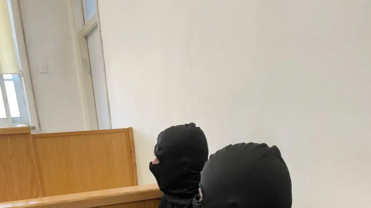השוטר ובת זוגו באולם בית המשפט, כ-3 שנים לאחר שירה למוות באיאד אל-חלאק, בית משפט המחוזי בירושלים השוטר ובת זוגו באולם בית המשפט, כ-3 שנים לאחר שירה למוות באיאד אל-חלאק, בית משפט המחוזי בירושלים