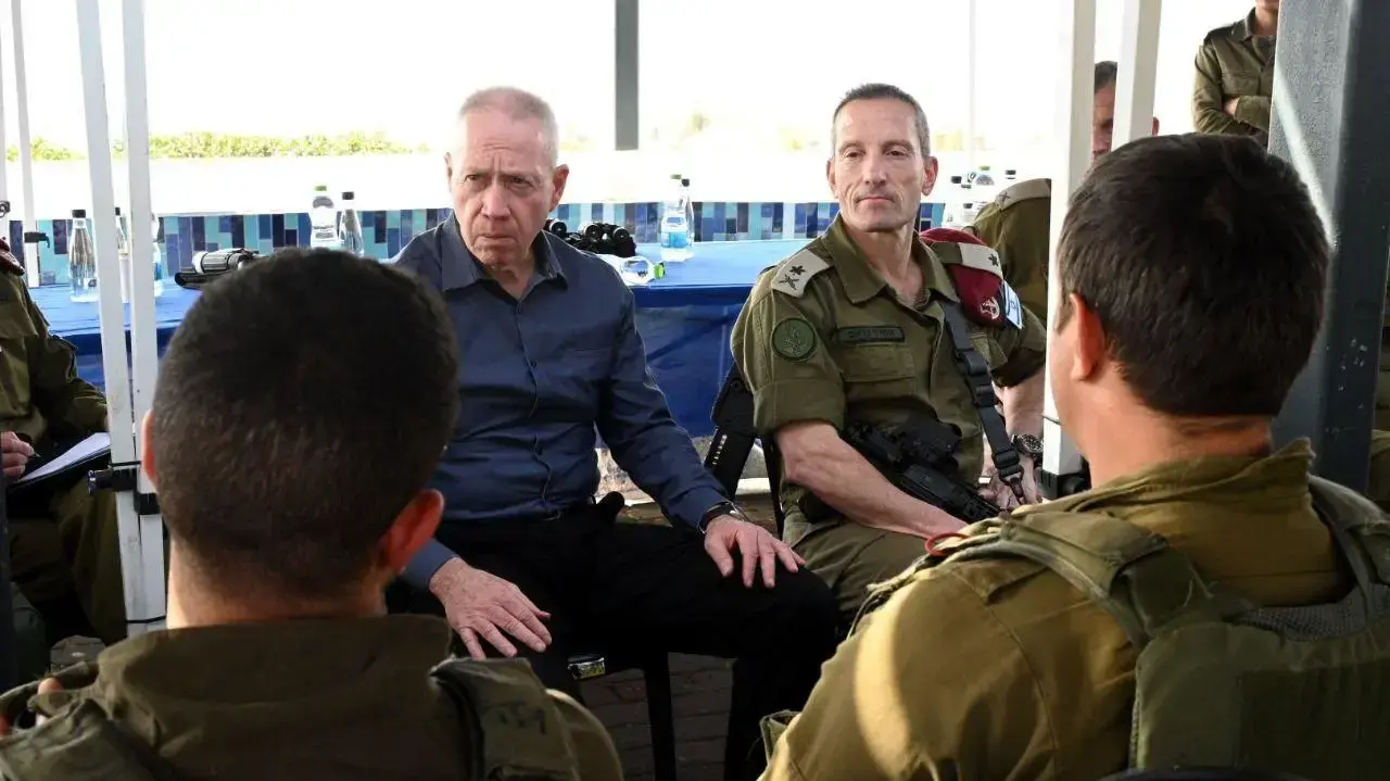 שר הביטחון יואב גלנט בשיח לוחמים עם חיילי ומפקדי גדוד המילואים 363 28 בפברואר 2022 שר הביטחון יואב גלנט בשיח לוחמים עם חיילי ומפקדי גדוד המילואים 363 28 בפברואר 2022