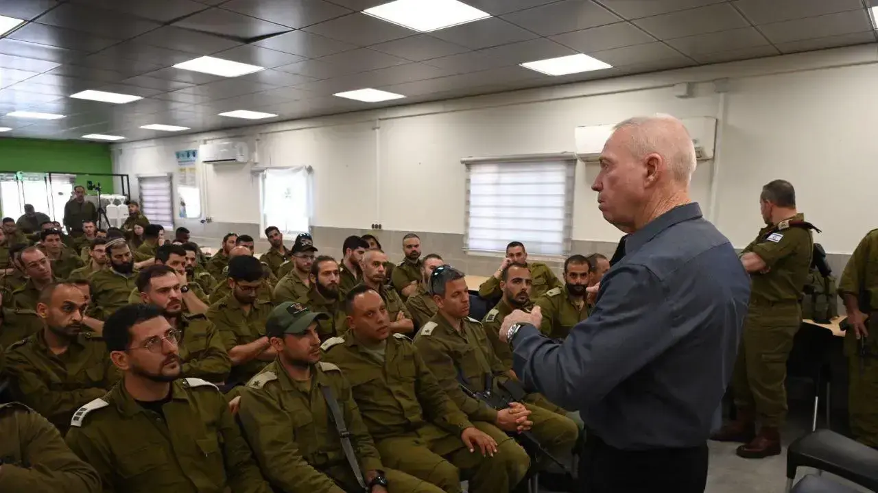 שר הביטחון יואב גלנט בשיח לוחמים עם חיילי ומפקדי גדוד המילואים 363 28 בפברואר 2022 שר הביטחון יואב גלנט בשיח לוחמים עם חיילי ומפקדי גדוד המילואים 363 28 בפברואר 2022