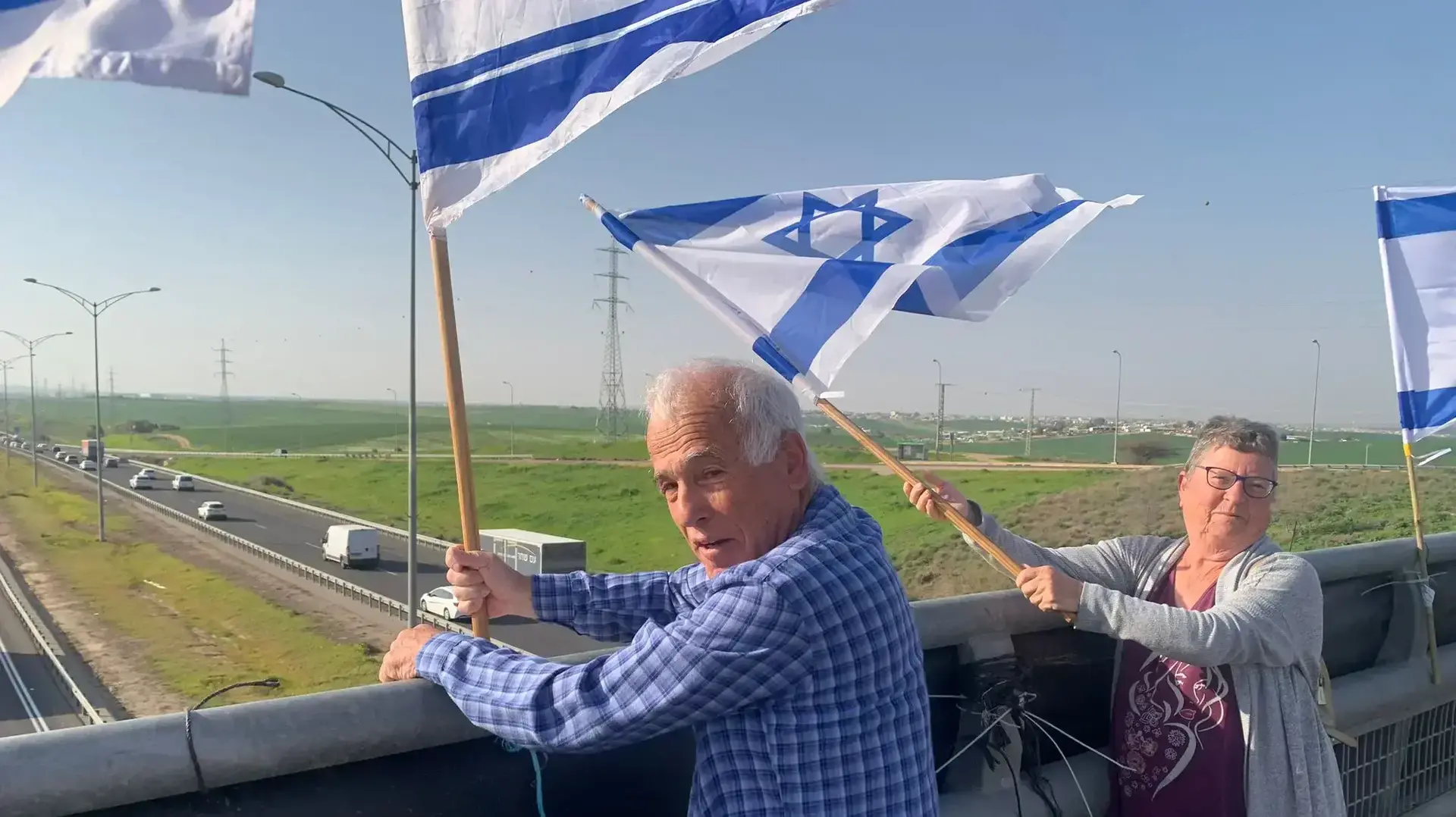 מפגינים במחאה על המהפכה המשפטית,גשר דבירה, 1 במרץ 2023 מפגינים במחאה על המהפכה המשפטית,גשר דבירה, 1 במרץ 2023