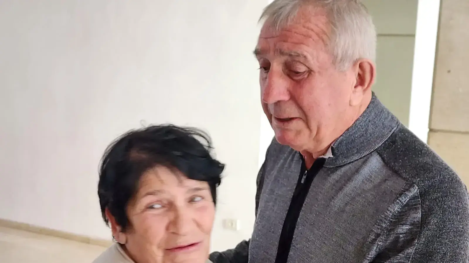בני המשפחה בדיון החלטה לגבי שחרור אדוארד קצ'ורה,מואשם ברצח ליטל יעל מלניק, בימ"ש מחוזי חיפה, 1 במרץ 2023 בני המשפחה בדיון החלטה לגבי שחרור אדוארד קצ'ורה,מואשם ברצח ליטל יעל מלניק, בימ"ש מחוזי חיפה, 1 במרץ 2023
