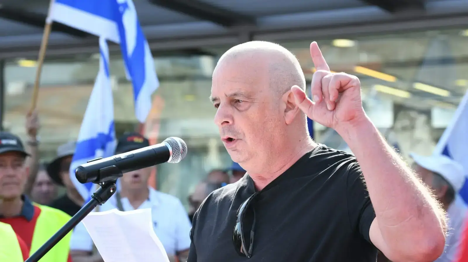 יובל דיסקין במחאה על המהפכה המשפטית, מוזיאון ארץ ישראל, 1 במרץ 2023 יובל דיסקין במחאה על המהפכה המשפטית, מוזיאון ארץ ישראל, 1 במרץ 2023