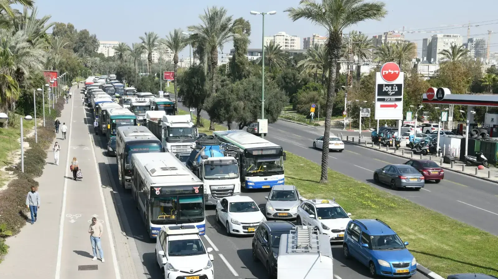 פקק תנועה במסגרת המחאות נגד המהפכה המשפטית, דרך נמיר תל אביב, 1 במרץ 2023
