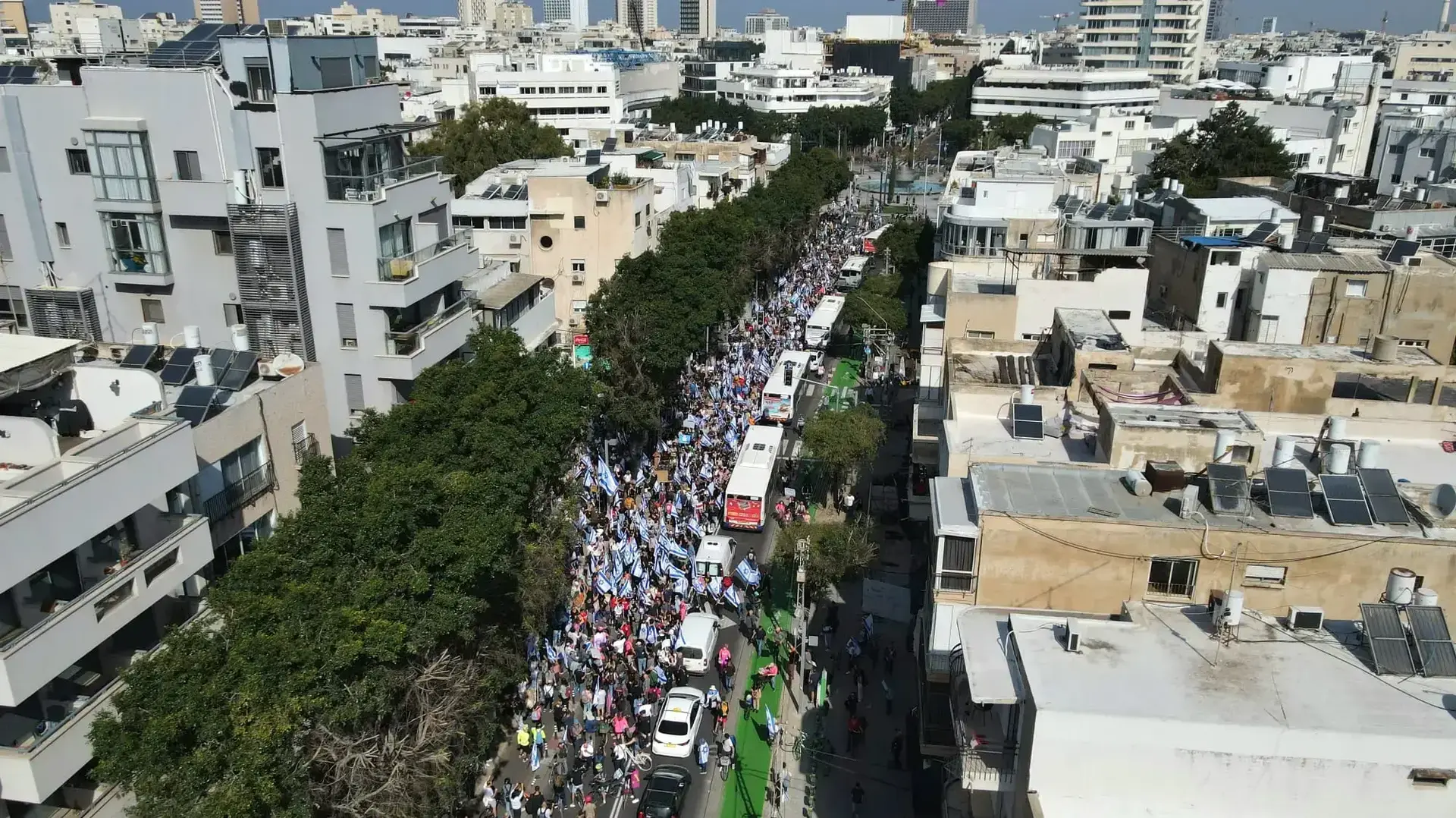 מפגינים במחאה על המהפכה המשפטית,דיזנגוף תל אביב, 1 במרץ 2023 מפגינים במחאה על המהפכה המשפטית,דיזנגוף תל אביב, 1 במרץ 2023