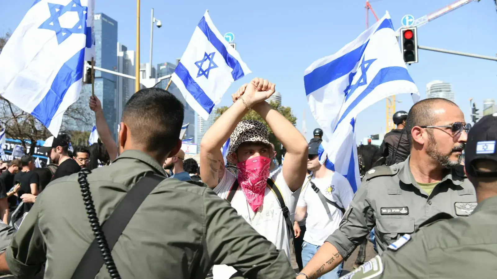מפגינים במחאה על המהפכה המשפטית, עזריאלי, תל אביב 1 במרץ 2023 מפגינים במחאה על המהפכה המשפטית, עזריאלי, תל אביב 1 במרץ 2023