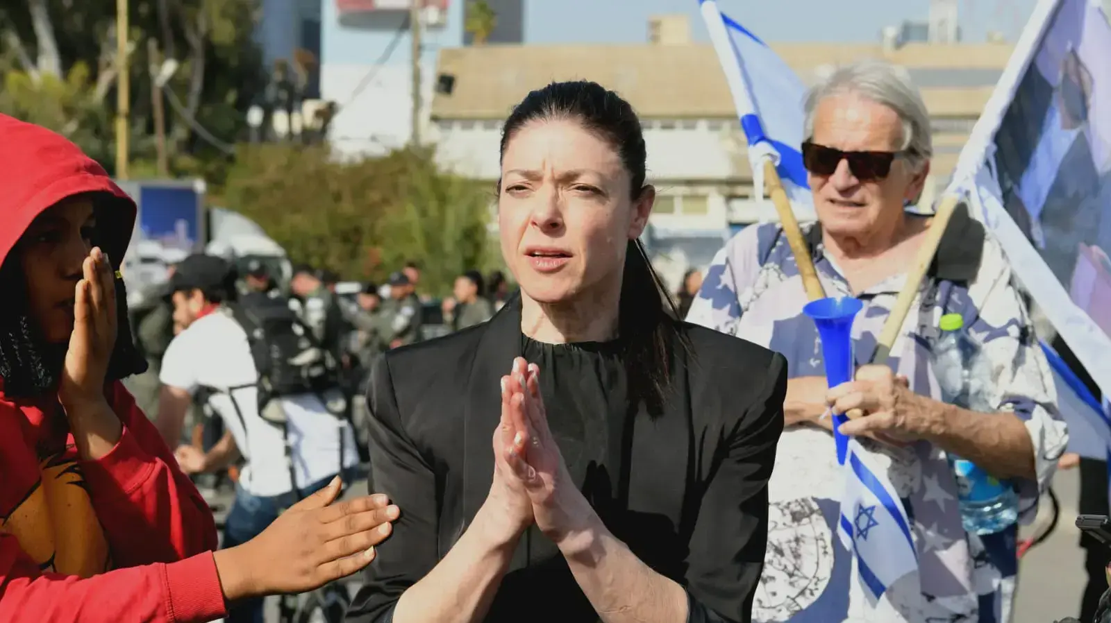 מרב מיכאלי בהפגנה במחאה על המהפכה המשפטית, עזריאלי, תל אביב 1 במרץ 2023 מרב מיכאלי בהפגנה במחאה על המהפכה המשפטית, עזריאלי, תל אביב 1 במרץ 2023