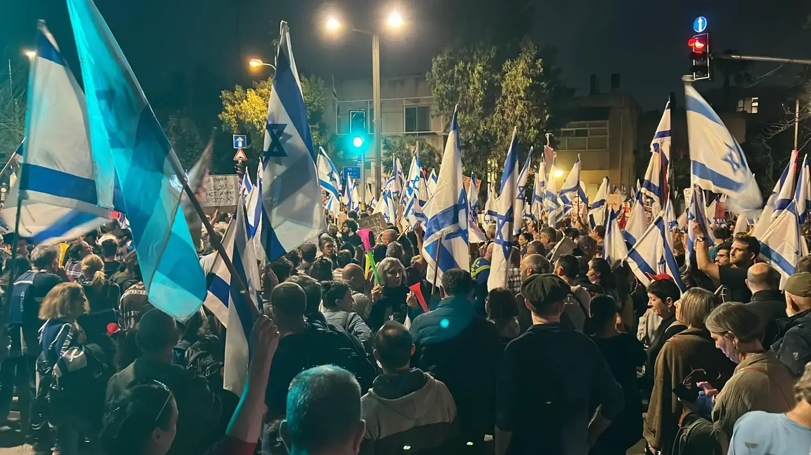 מפגינים מתקבצים ברחוב עזה, ירושלים. 1 במרץ 2023. מפגינים מתקבצים ברחוב עזה, ירושלים. 1 במרץ 2023.