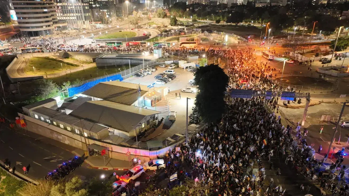 תמונה אווירת- הפגנה נגד המהפכה המשפטית בתל אביב. 1 במרץ 2023 תמונה אווירת- הפגנה נגד המהפכה המשפטית בתל אביב. 1 במרץ 2023