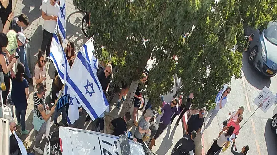 הפגנה מול בית וואלה נגד המהפכה המשפטית, לקראת ביקורו של חה"כ שמחה רוטמן. 2 במרץ 2023 הפגנה מול בית וואלה נגד המהפכה המשפטית, לקראת ביקורו של חה"כ שמחה רוטמן. 2 במרץ 2023