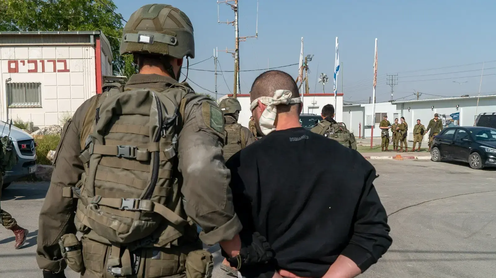 פעילות משותפת של צה"ל עם שב"כ ומג"ב למעצר המעורבים בפיגוע בו נהרג אילן גנלס, עקבת ג'בר, 1 במרץ 2023 פעילות משותפת של צה"ל עם שב"כ ומג"ב למעצר המעורבים בפיגוע בו נהרג אילן גנלס, עקבת ג'בר, 1 במרץ 2023