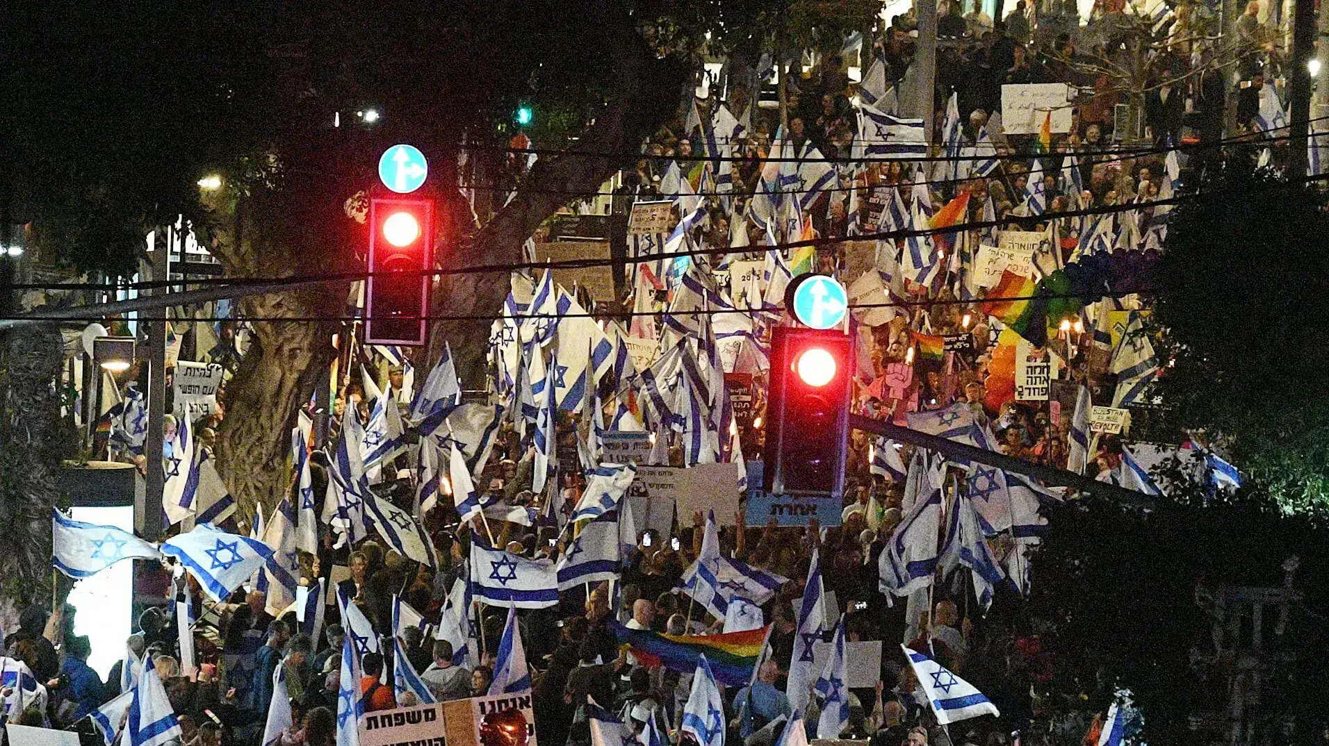 צעדה במסגרת ההפגנה נגד המהפכה המשפטית, דיזינגוף תל אביב, 4 במרץ 2023 צעדה במסגרת ההפגנה נגד המהפכה המשפטית, דיזינגוף תל אביב, 4 במרץ 2023