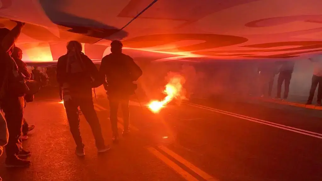 תהלוכת לפידים במסגרת ההפגנה נגד המהפכה המשפטית, דיזינגוף תל אביב, 4 במרץ 2023 תהלוכת לפידים במסגרת ההפגנה נגד המהפכה המשפטית, דיזינגוף תל אביב, 4 במרץ 2023