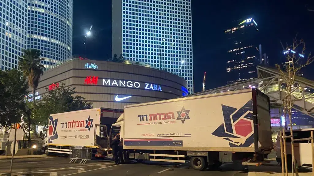 חסימת הירידה לנתיבי איילו במסגרת בהפגנה נגד המהפכה המשפטית,תל אביב, 4 במרץ 2023 חסימת הירידה לנתיבי איילו במסגרת בהפגנה נגד המהפכה המשפטית,תל אביב, 4 במרץ 2023