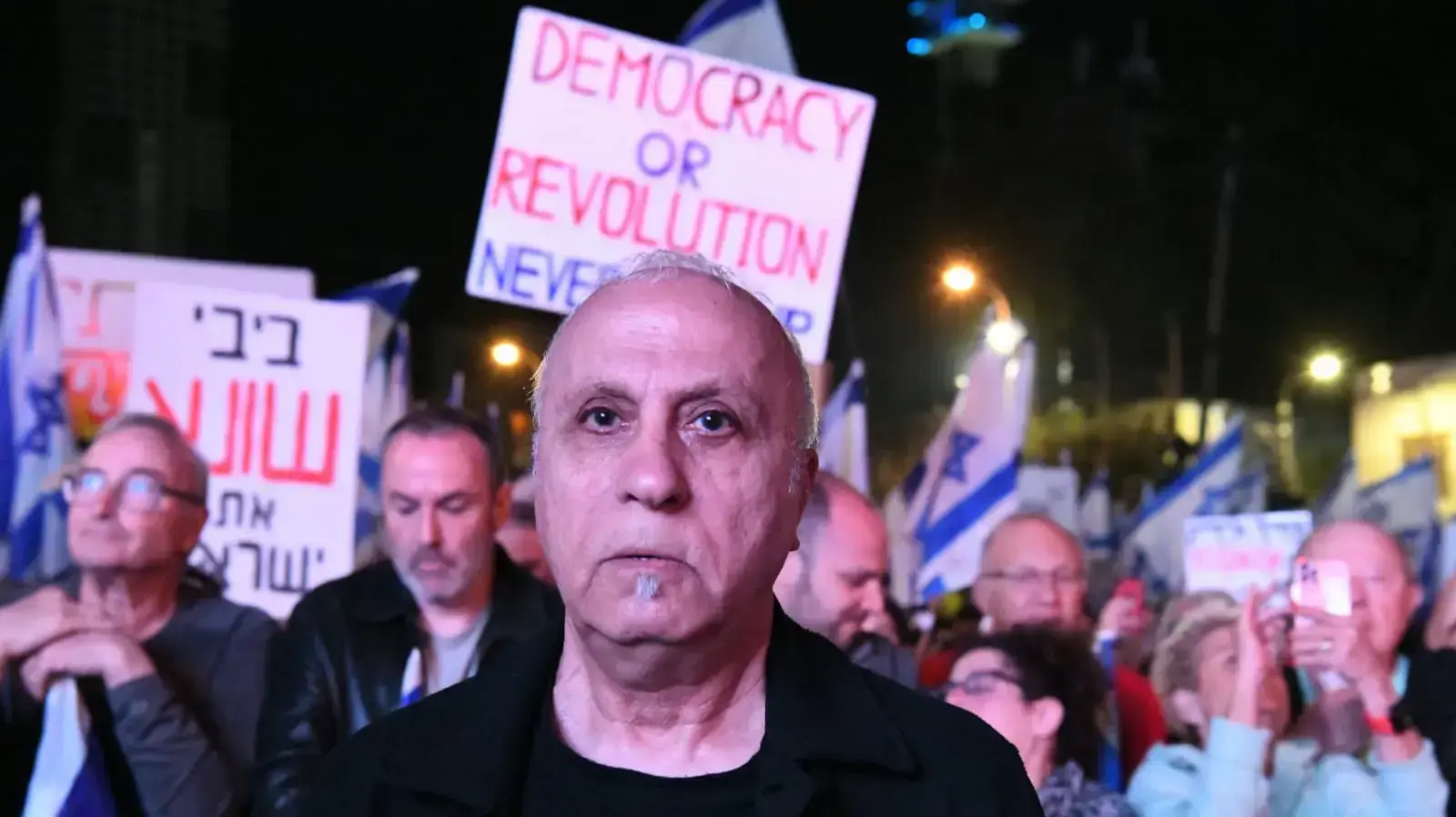 מיקי גבריאלוב בהפגנה נגד המהפכה המשפטית,קפלן תל אביב, 4 במרץ 2023 מיקי גבריאלוב בהפגנה נגד המהפכה המשפטית,קפלן תל אביב, 4 במרץ 2023