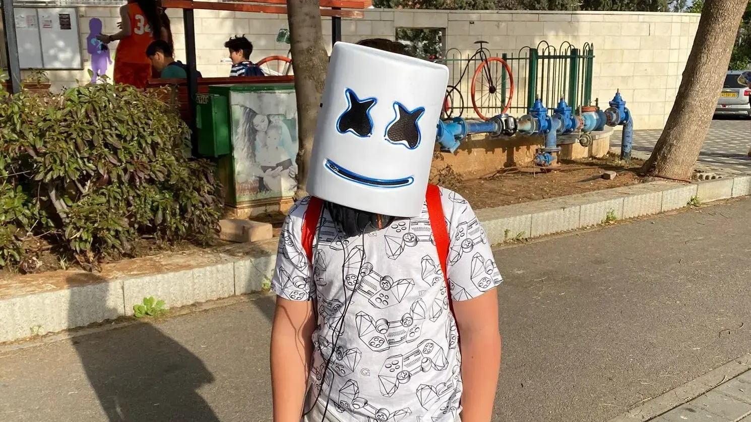אסא פוטשניק, בן 7.5 מנס ציונה, התחפש לדי.ג'יי מרשמלו, פורים 5.3.2023