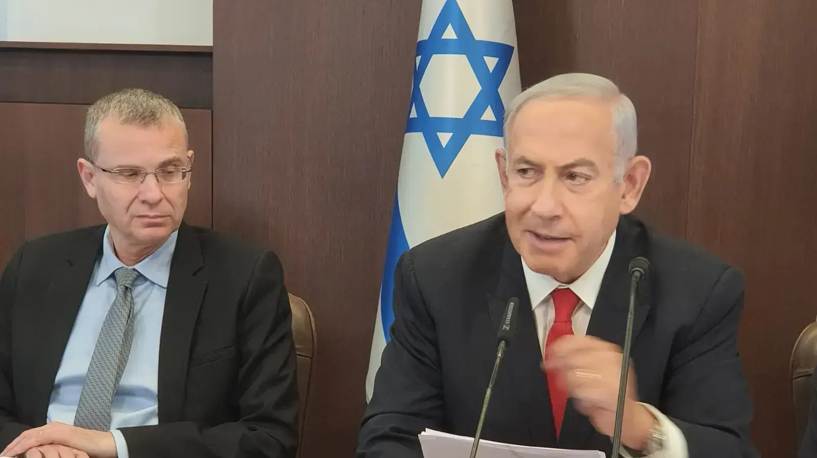 בנימין נתניהו, יריב לוין, בישיבת ממשלה, 5 במרץ 2023 בנימין נתניהו, יריב לוין, בישיבת ממשלה, 5 במרץ 2023