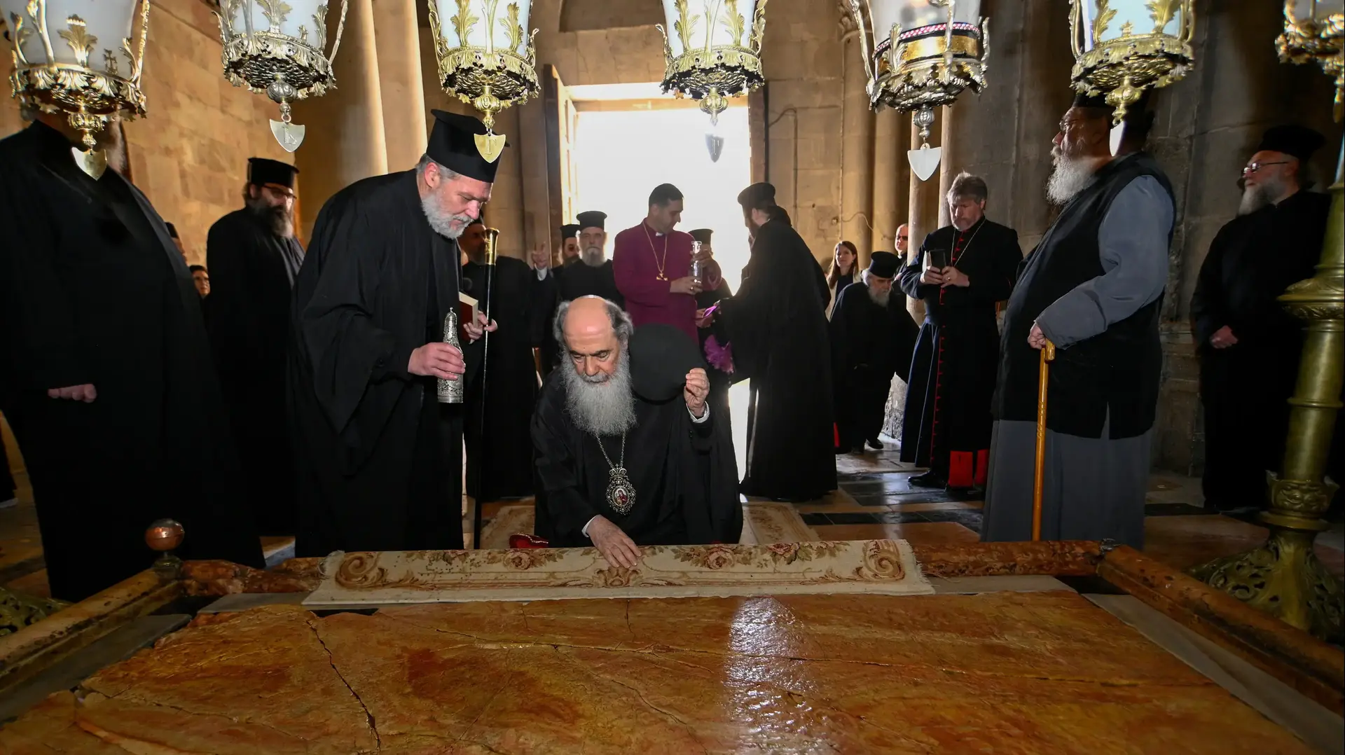מכינים את השמן להכתרת המלך צ'ארלס