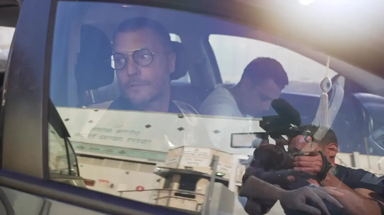 שי אביטל משתחרר מהכלא למעצר בית, רמלה. 6 במרץ 2023 שי אביטל משתחרר מהכלא למעצר בית, רמלה. 6 במרץ 2023