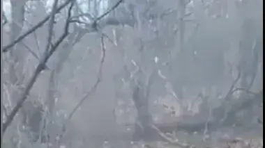 סרטון שבו נראה ככל הנראה שבוי מלחמה אוקראיני לא חמוש נורה למוות על ידי חיילים רוסים סרטון שבו נראה ככל הנראה שבוי מלחמה אוקראיני לא חמוש נורה למוות על ידי חיילים רוסים