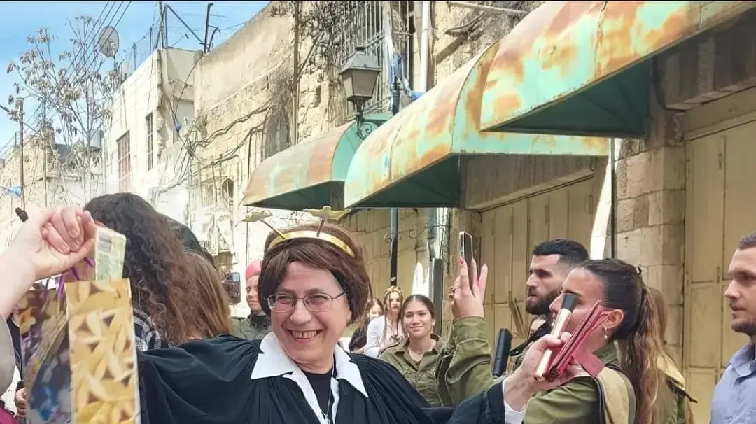 השרה אורית סטרוק התחפשה לאסתר חיות השרה אורית סטרוק התחפשה לאסתר חיות