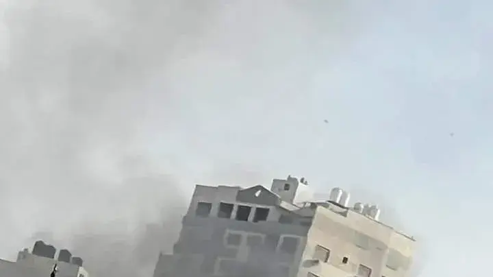 עשן מיתמר מחילופי אש במחנה הפליטים בג'נין, 7 במרץ 2023 עשן מיתמר מחילופי אש במחנה הפליטים בג'נין, 7 במרץ 2023