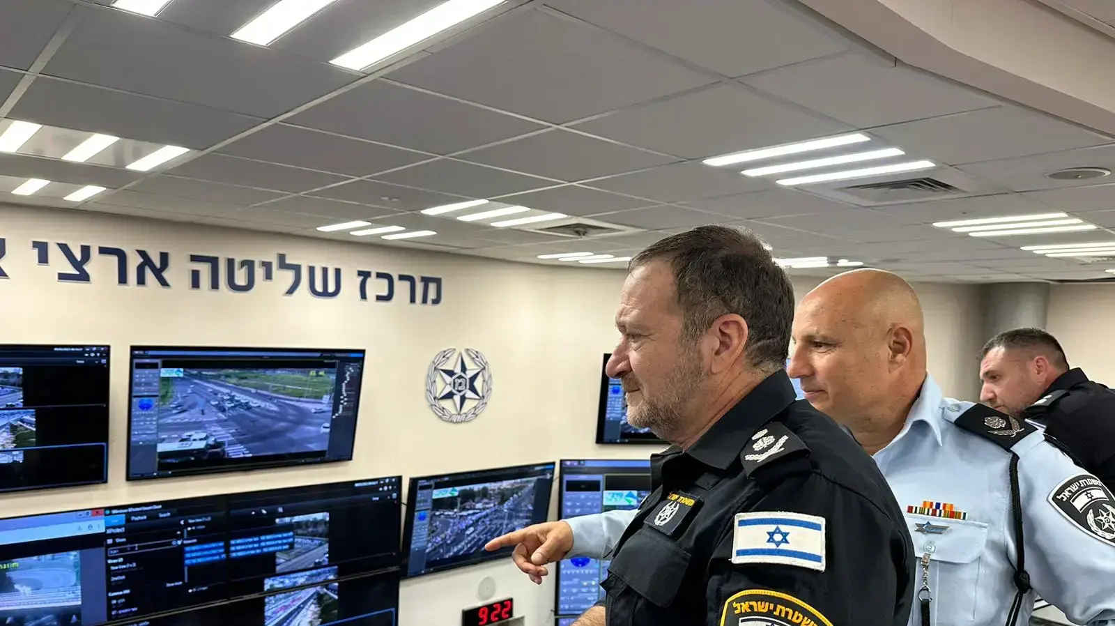 מפכ״ל המשטרה יעקב שבתאי במרכז השליטה של אגף התנועה במשטרת ישראל ומקבל עדכונים שוטפים על הנעשה בשטח בכל רחבי הארץ. 9 במרץ 2023 מפכ״ל המשטרה יעקב שבתאי במרכז השליטה של אגף התנועה במשטרת ישראל ומקבל עדכונים שוטפים על הנעשה בשטח בכל רחבי הארץ. 9 במרץ 2023